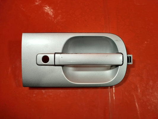 ✅2010 HYUNDAI I800 2.5D DOOR HANDLE FRONT RIGHT SILVER + WARRANTY A325 - Image 1