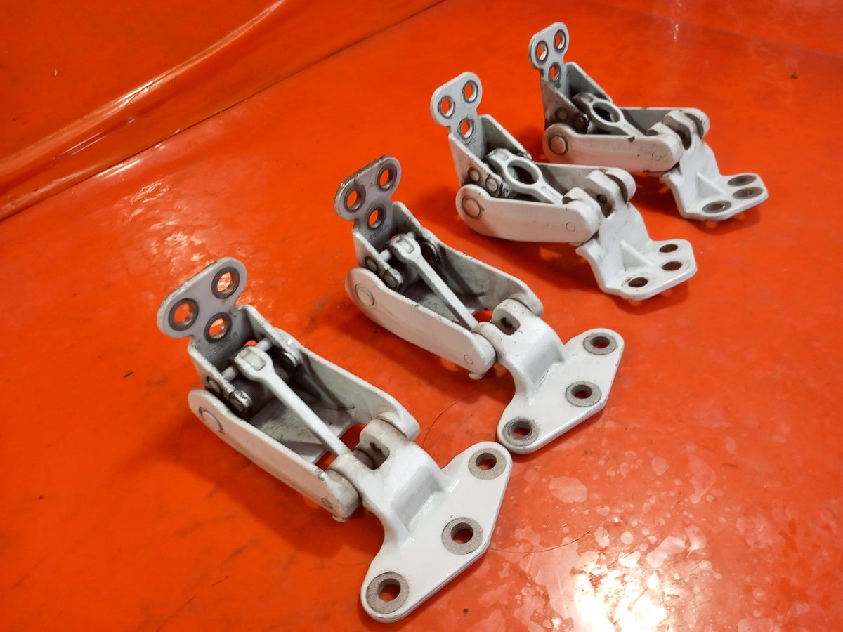 2023 Maxus Deliver 9 Rear Door Hinge Set Warranty A425 - Image 6