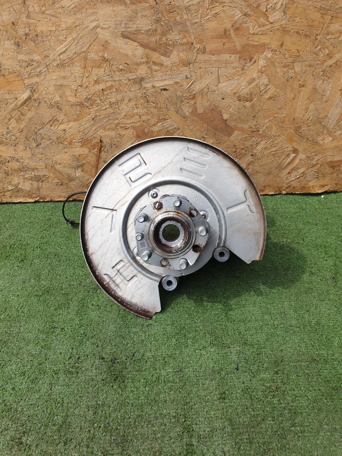 2022 TESLA MODEL Y REAR RIGHT SPINDLE KNUCKLE HUB 1044666-00-C + WARRANTY A172