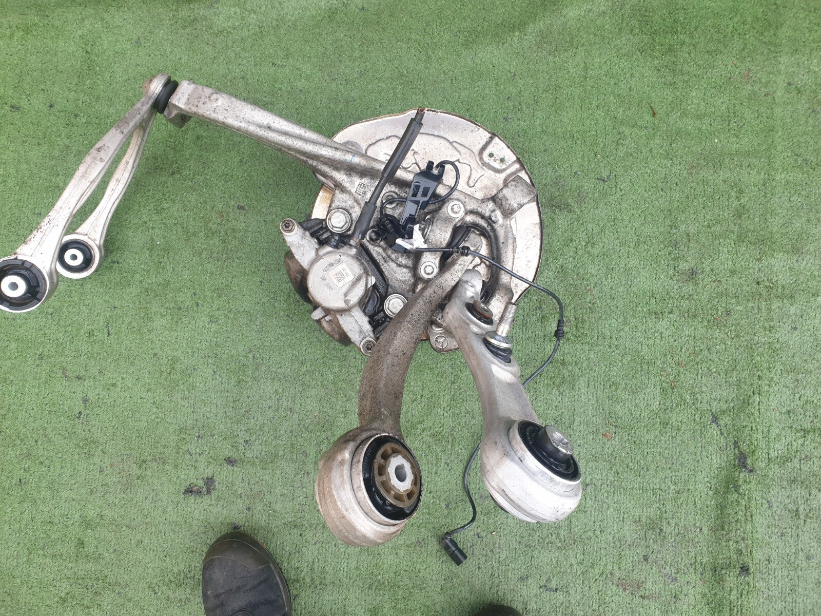 ✅Mercedes C Class W205 2014 Wheel Hub Front Left A2052100 + Warranty A147 - Image 8