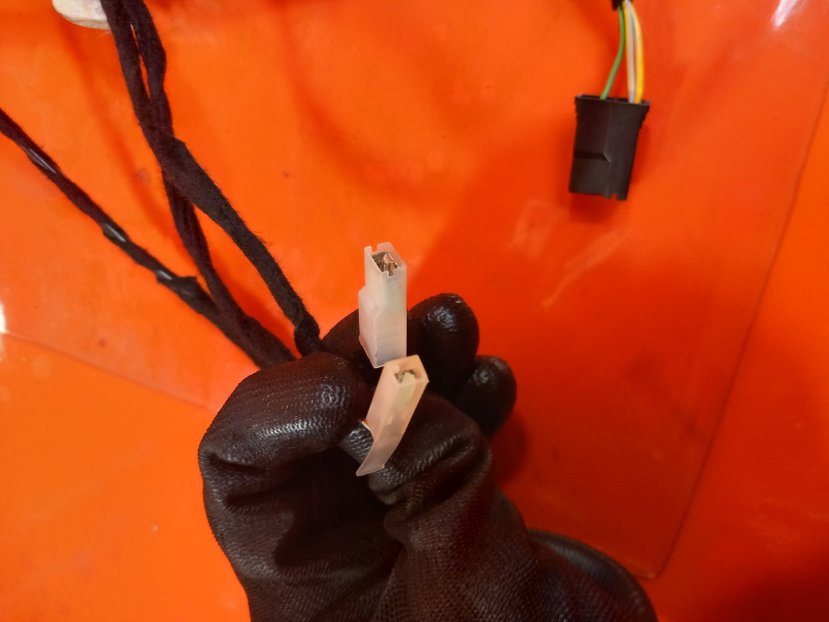 ebay-src:https://i.ebayimg.com/00/s/mtiwmfgxnjaw/z/hukaaeswizzqcu18/$_57.jpg