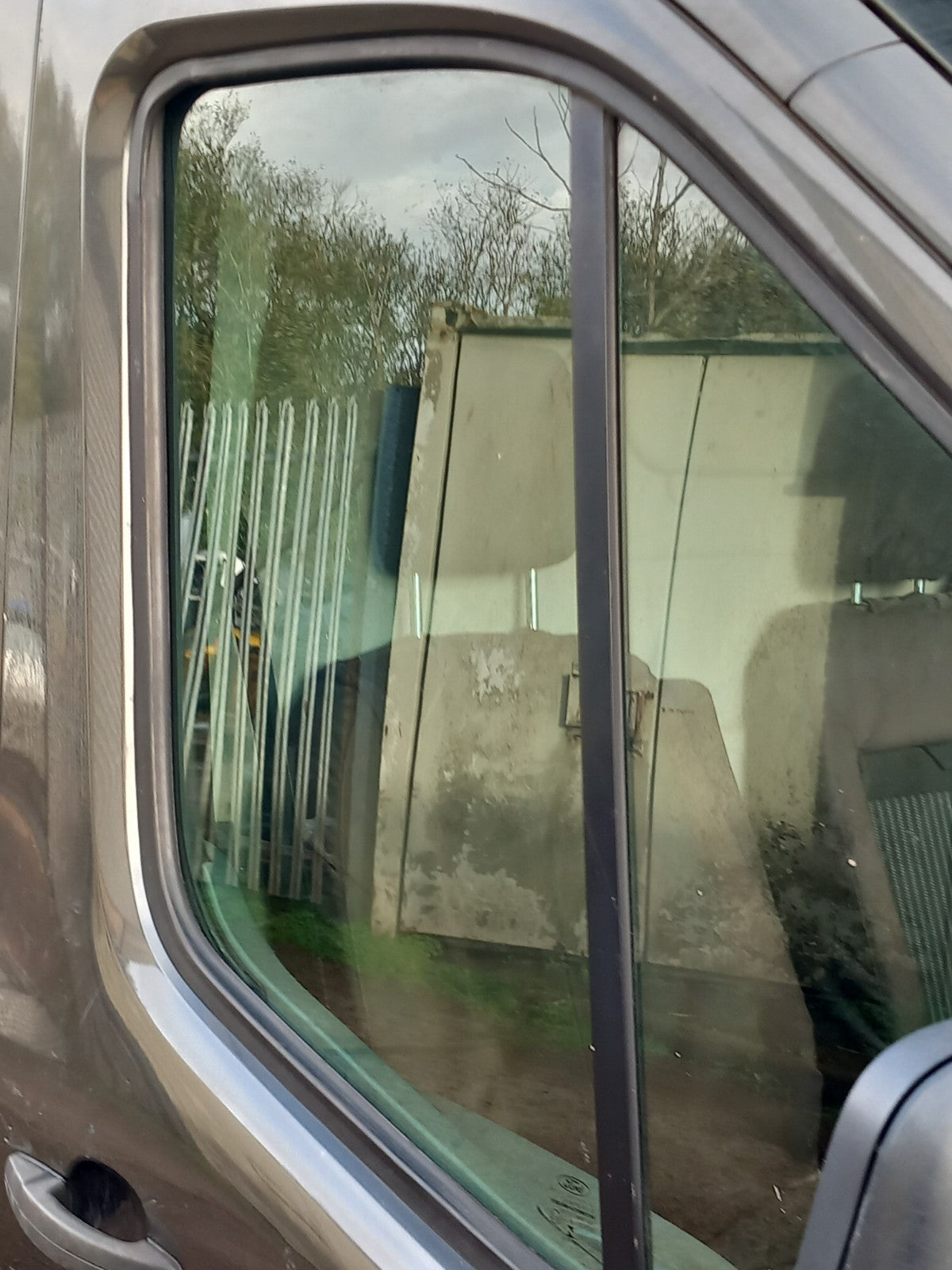 2019 Ford Transit 310 Front Right Door Window Glass BK31-V21410-A Warranty A424 - Image 2