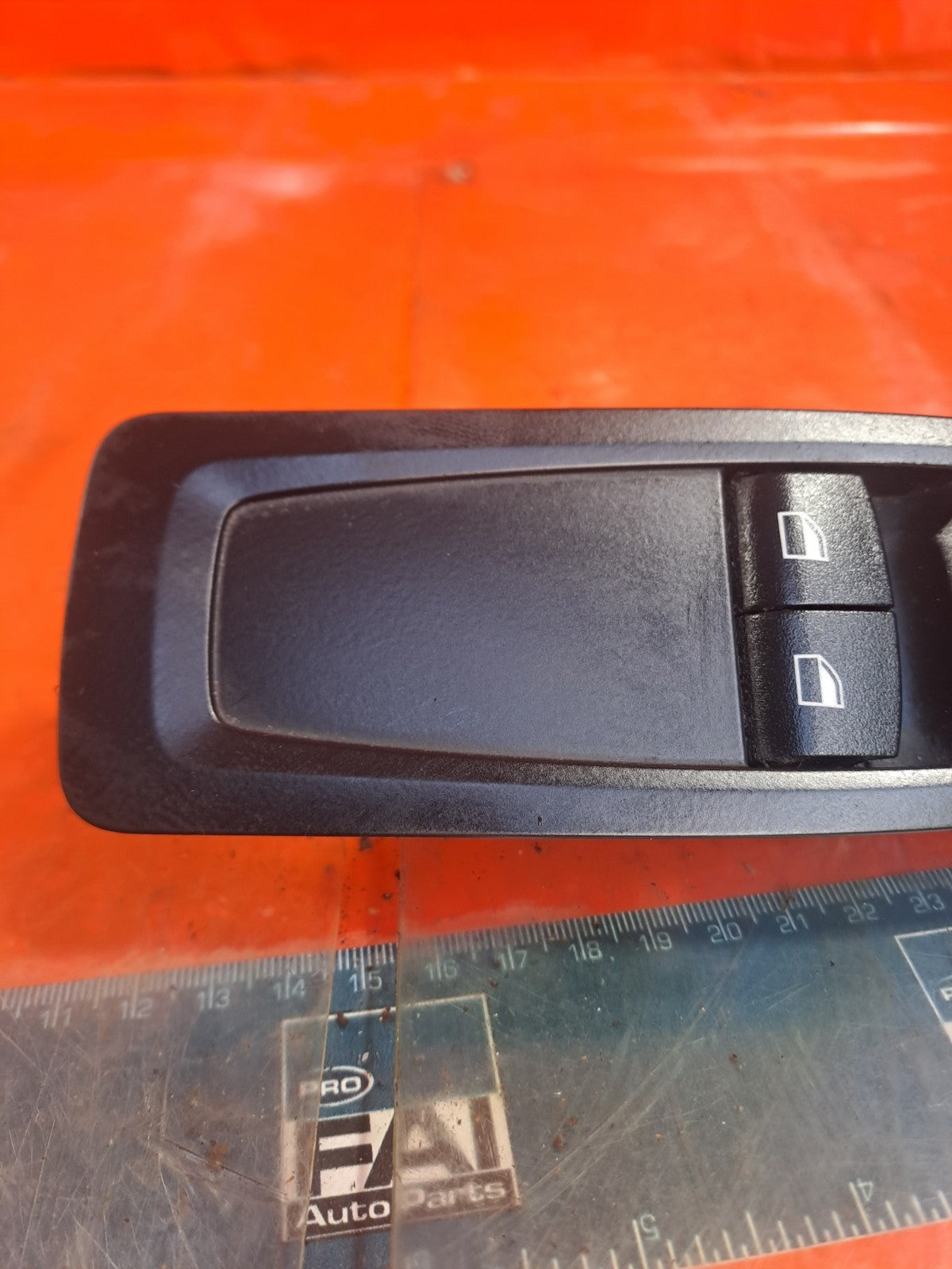 ebay-src:https://i.ebayimg.com/00/s/mtywmfgxmjaw/z/paeaaeswro9pjxrm/$_57.jpg