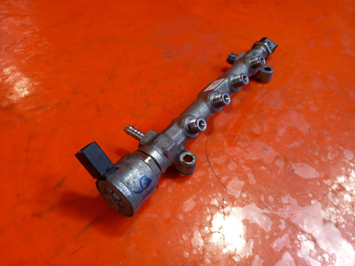 2023 VW Transporter ST-Line Fuel Injection Rail 04L093A Warranty A416 - Image 3