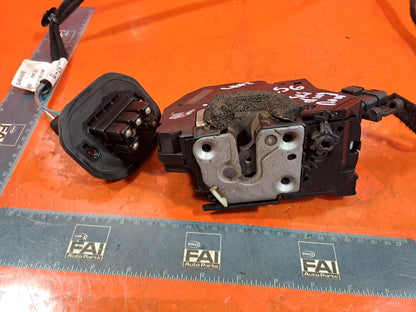 ✅2016 RENAULT TRAFIC MK3 Sl27 1.6D LEFT SLIDING DOOR LOCK LATCH 825037886R A256 - Image 5