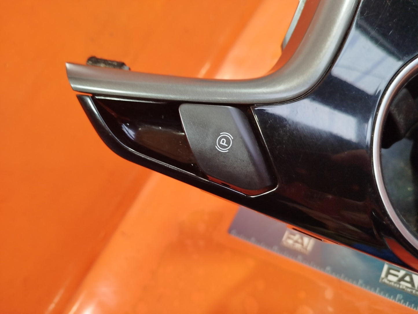✅Ford Mondeo Titanium 2015 2.0 Diesel Centre Console Cup Holder W/Parking Switch - Image 4