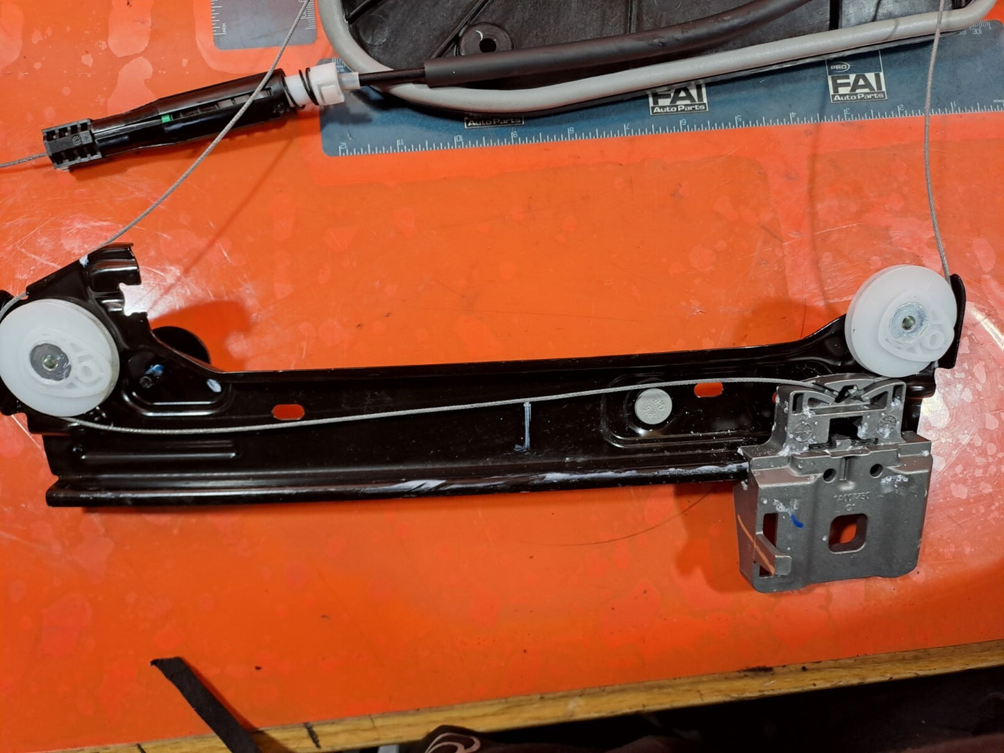 2024 TESLA MODEL 3 LONG REAR LEFT DOOR WINDOW REGULATOR 1773981-00-G A207 - Image 4