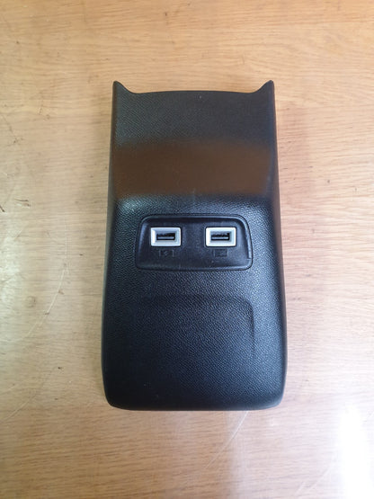 ✅PEUGEOT 2008 MK2 GT EV ELECTRIC 2020 USB PORTS TRIM 9824334377 Warranty A193 - Image 2