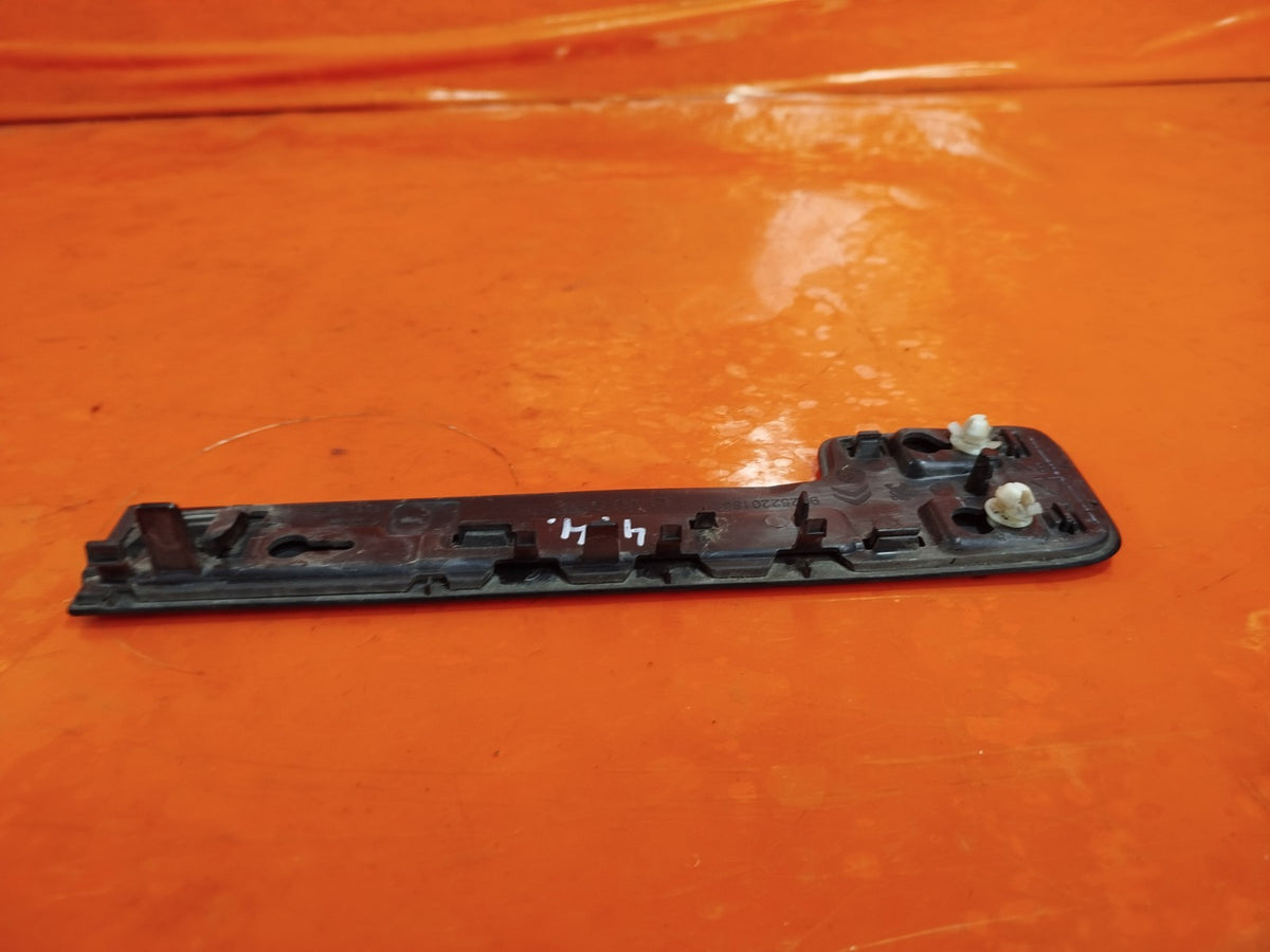 2020 Vauxhall Combo MK4 Left Sliding Door Rail Cover 9825220180 Warranty A414 - Image 7