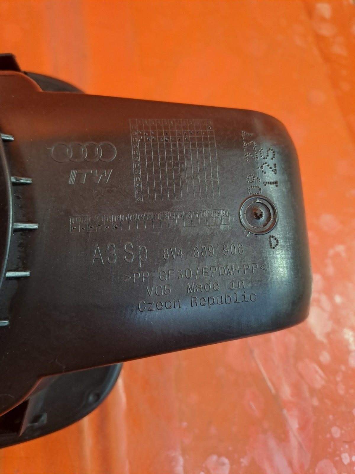✅AUDI A3 1.6 DIESEL 2013 FUEL FLAP CAP COVER BLACK 8V4809906 Warranty A338 - Image 9