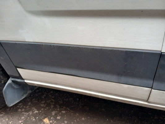 2023 Maxus Deliver 9 Front Left Door Trim Moulding Warranty A425 - Image 1