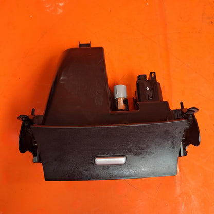 ✅Ford Galaxy Zetec 2017 2.0 Diesel Ashtray&USB Port Input Socket EM2B-R061A07-AB - Image 1
