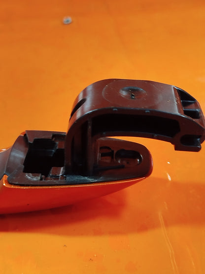 ✅RENAULT CLIO V 1.6 PETROL 2025 FRONT EXTERIOR DOOR HANDLE ORANGE Warranty A331 - Image 8