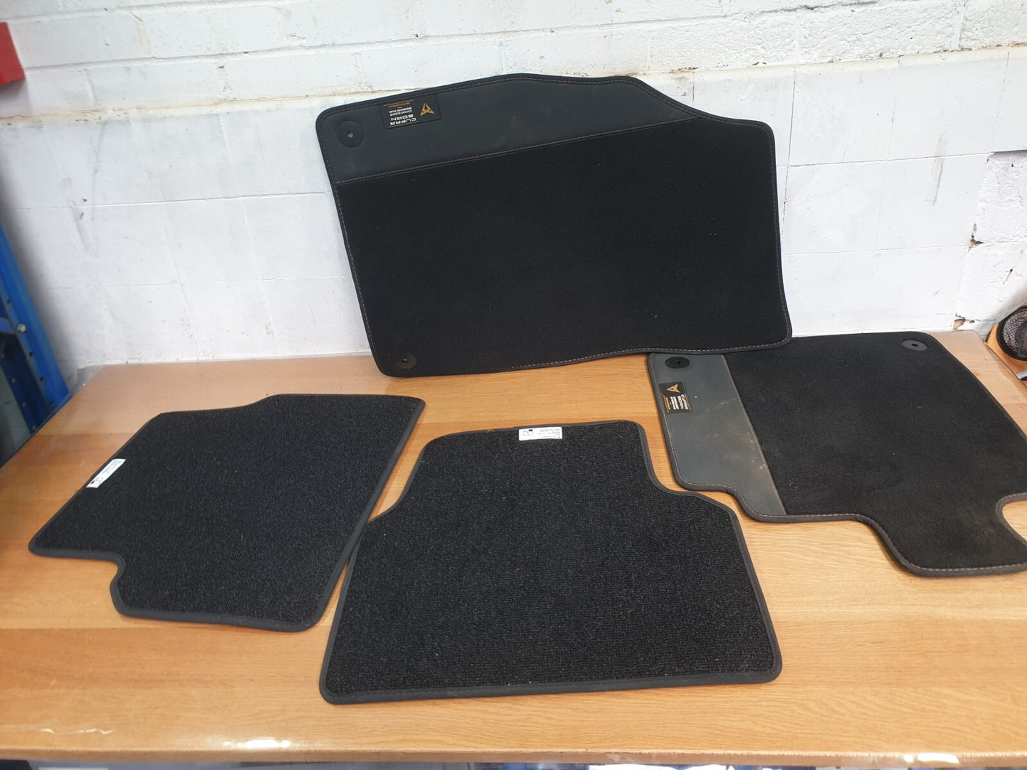 ✅2023 CUPRA FORMENTOR 1.4P FRONT & REAR FLOOR MAT SET 1EC863011A + WARRANTY A173 - Image 1