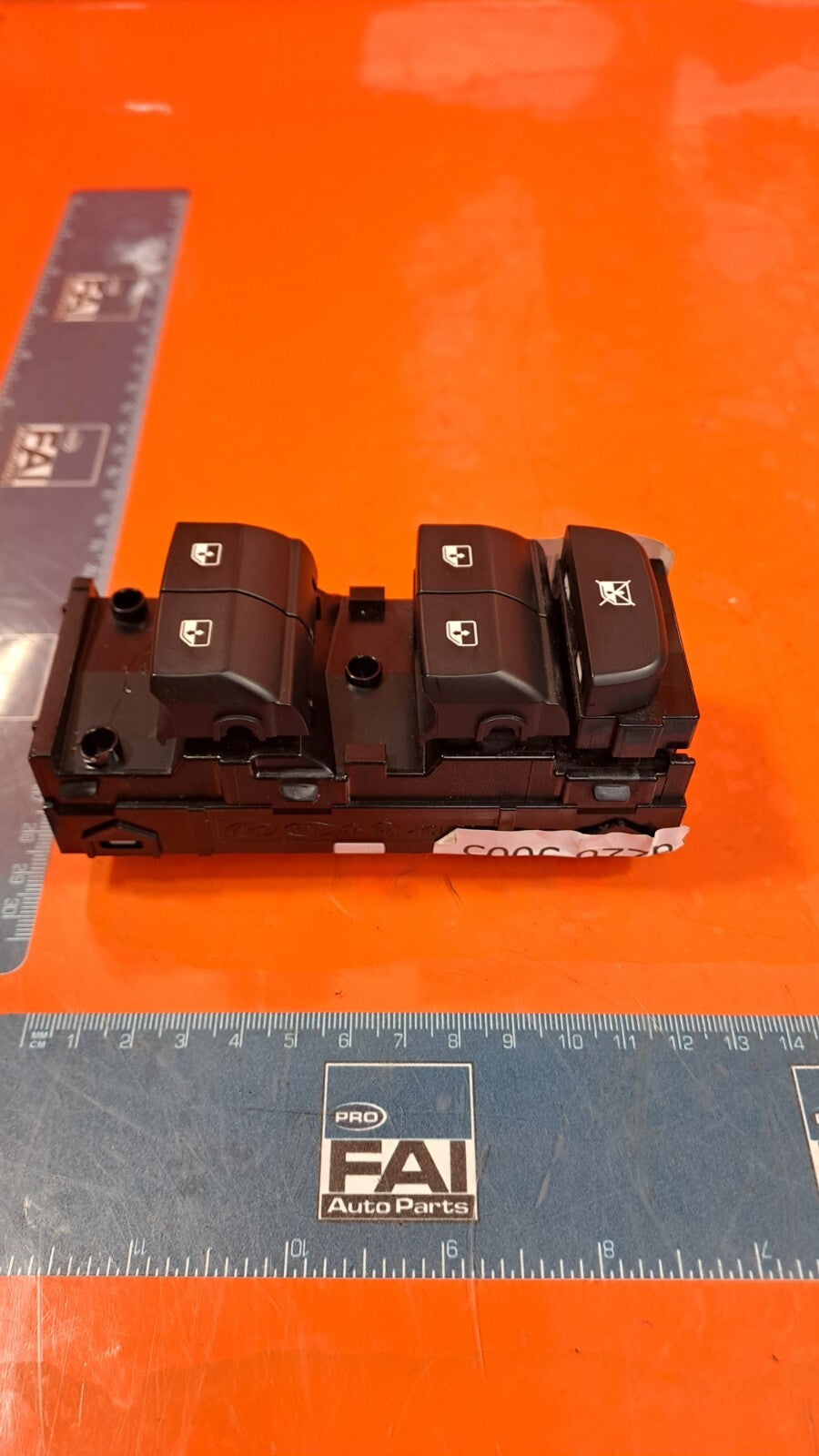 KIA XCEED 1.5 PETROL 2021 FRONT RIGHT WINDOW CONTROL SWITCH 93570J7500 Warranty - Image 4