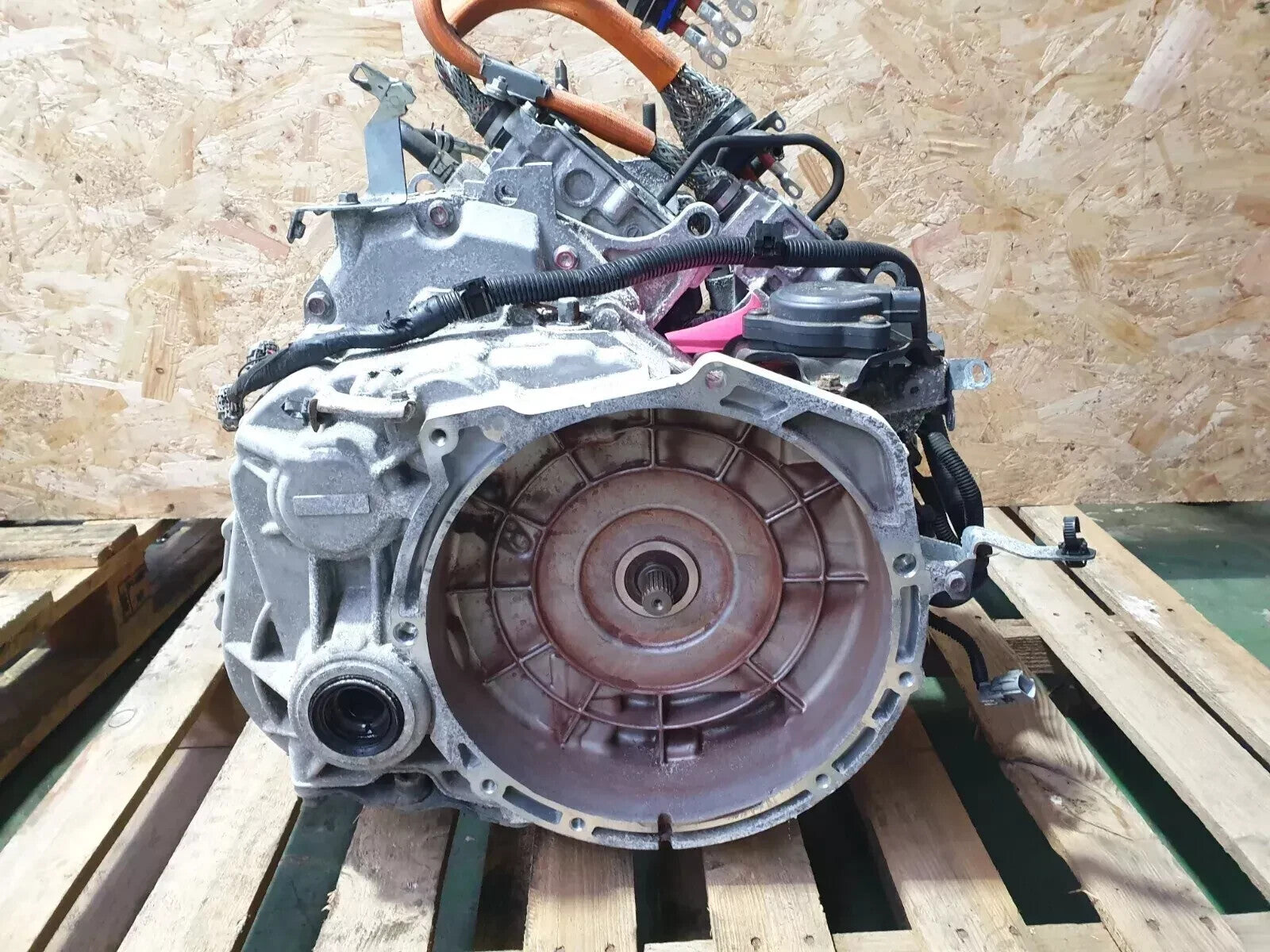 MITSUBISHI OUTLANDER 2.0 PETROL HYBRID 2017 AUTOMATIC GEARBOX F1EKA-1-A1Z A105 - Image 1