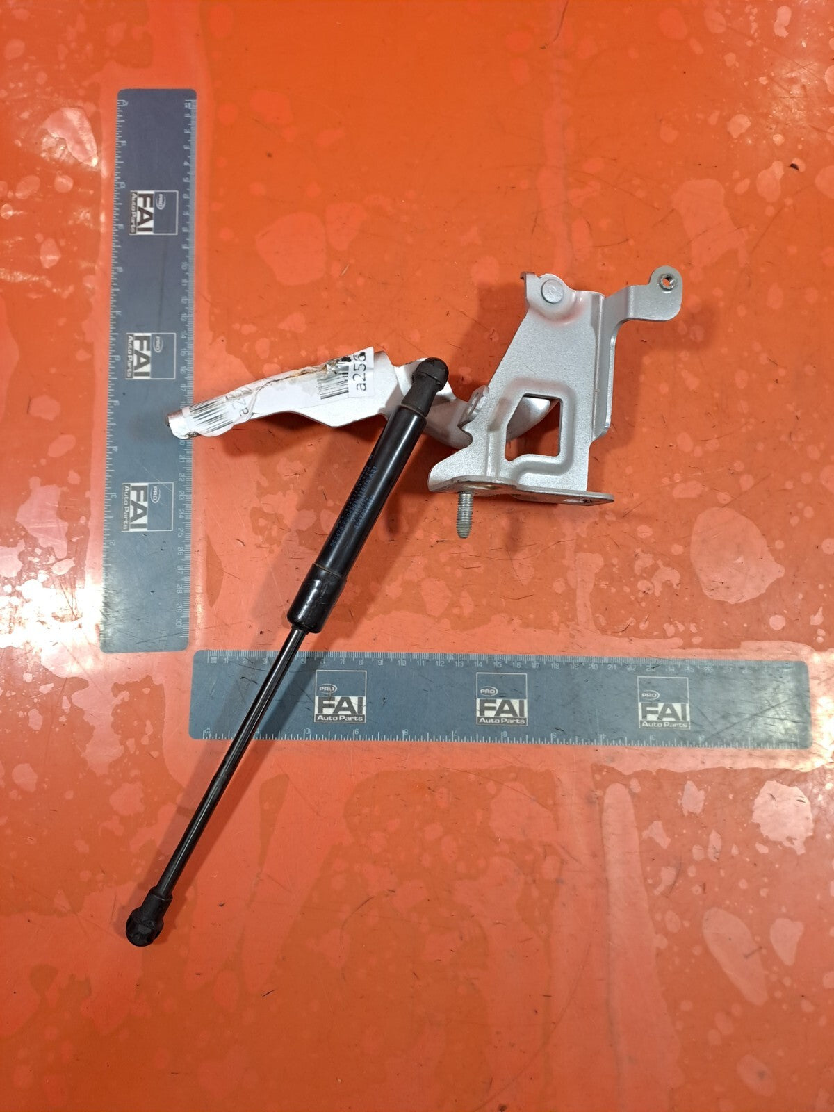 ✅Renault Trafic III Sl27 Sport 2016 1.6 Diesel BONNET HINGE &STRUT &BRACKET A256 - Image 1