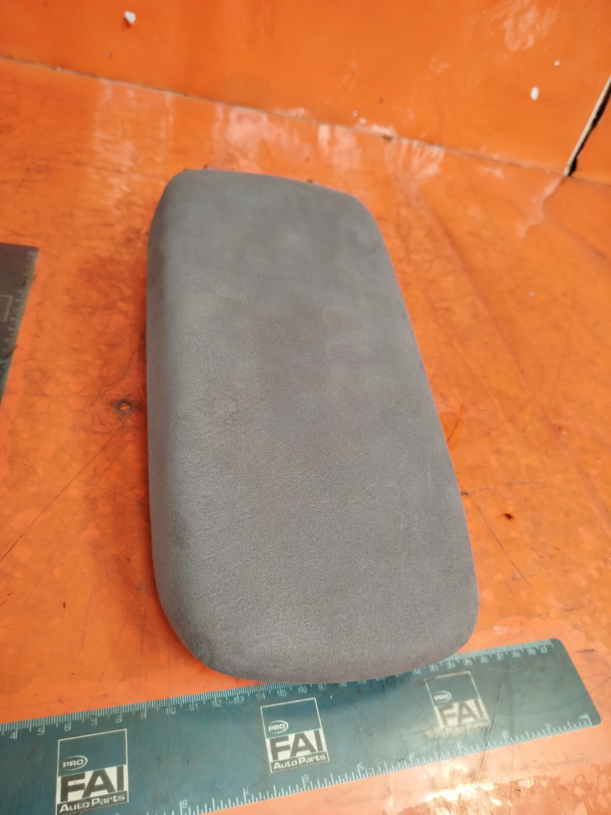 ✅CUPRA BORN V2 Ev 2023 CENTRE CONSOLE ARMREST Warranty A272 - Image 1