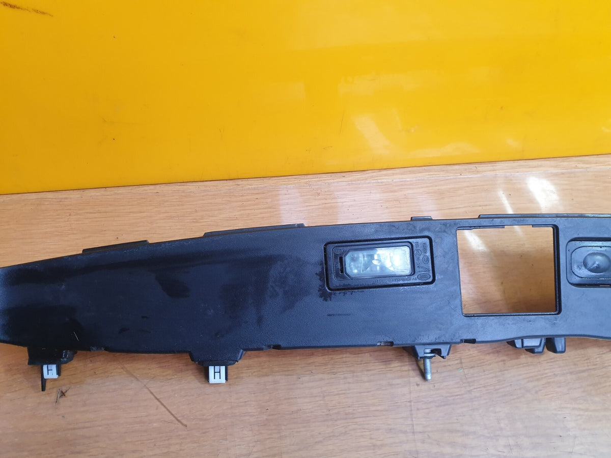 2022 Range Rover Evoque L551 Tailgate Boot Handle Trim K8D2-404C42-A A169 - Image 3
