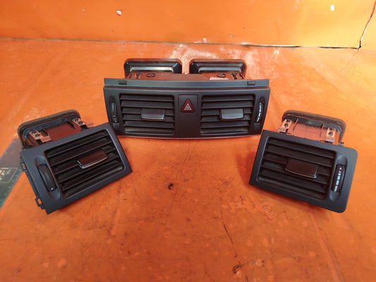 ✅Mercedes C-Class C250 W204 2.1 Diesel 2011 DASHBOARD AIR VENTS A2048307354 A283 - Image 1