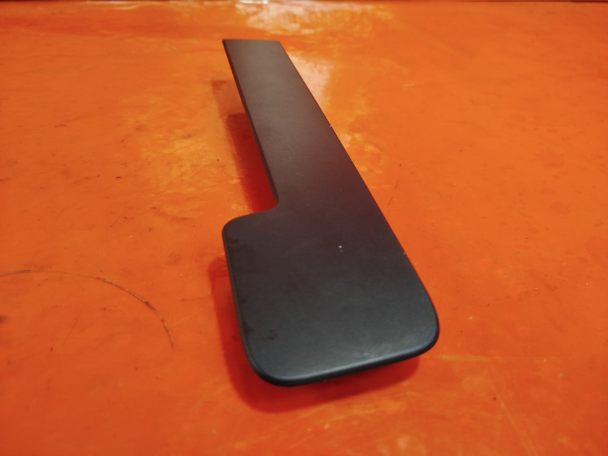 2020 Vauxhall Combo MK4 Left Sliding Door Rail Cover 9825220180 Warranty A414 - Image 3