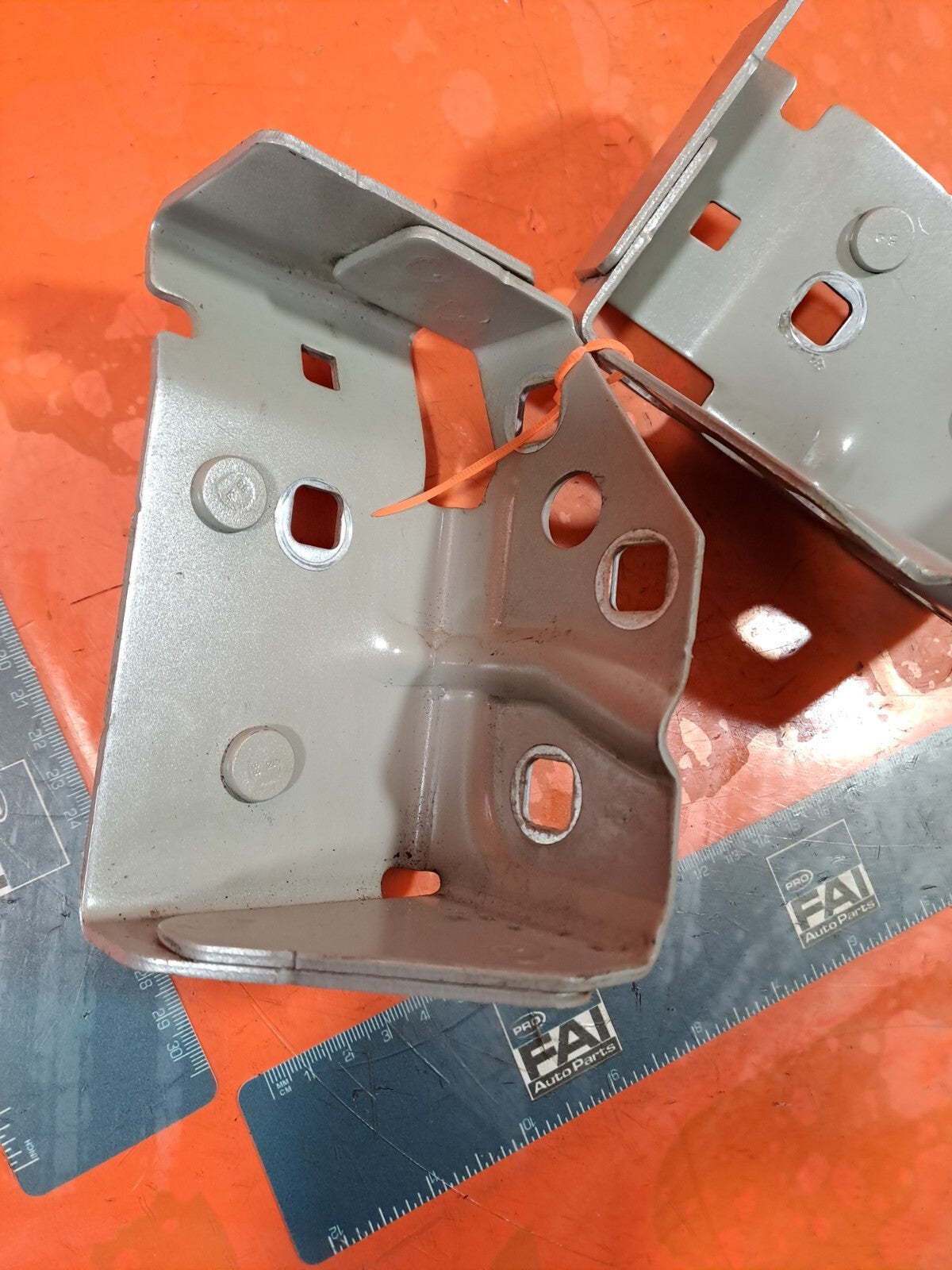 ✅Renault Trafic III Sl27 Sport 2016 1.6 Diesel BONNET HINGES 93451643B 98451653B - Image 3