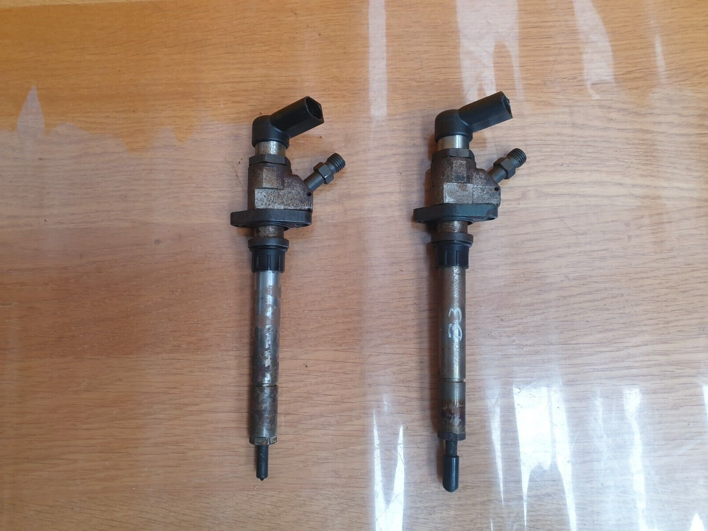 FORD CITROEN PEUGEOT VOLVO 2.0 DIESEL FUEL INJECTORS PAIR 9657144580 Warranty - Image 1