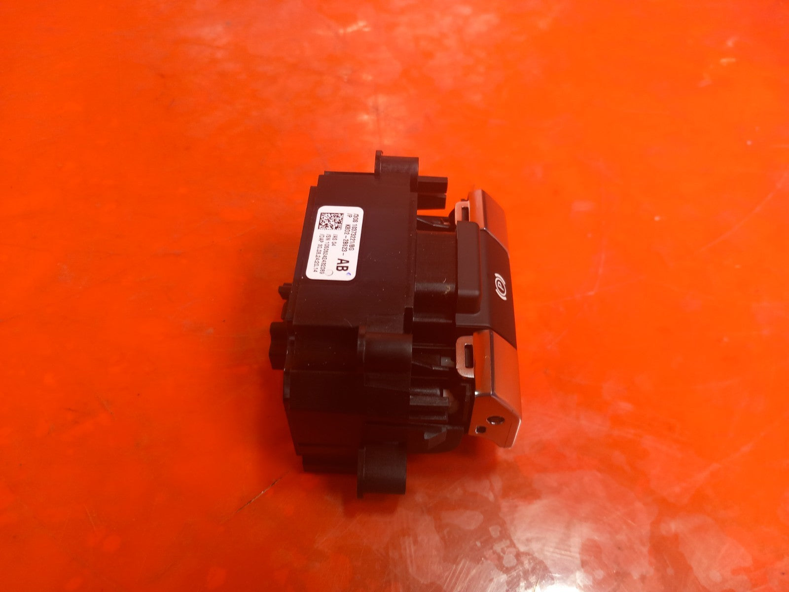 2025 Land Rover Defender L663 Parking Brake Switch K8D2-2B623-AB Warranty A396 - Image 5