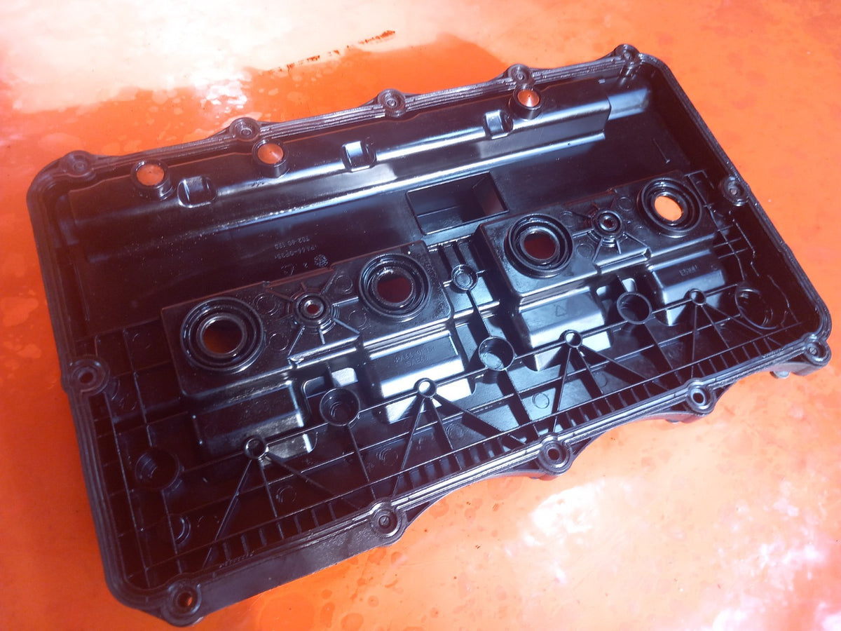 2014 Ford Transit Custom Rocker Cover 70260190 Warranty A378 - Image 9