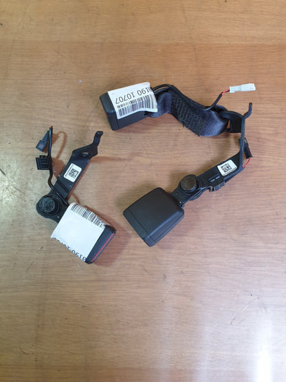 ✅BMW I4 G26 E-DRIVE 40M SPORT 2023 REAR SEAT BELT BUCKLE SET 7442030 7442031 - Image 2