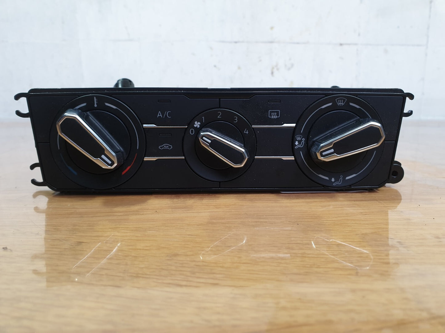 VW POLO MATCH 1.0 PETROL 2021 A/C CLIMATE HEATER CONTROL PANEL SWITCH 2G2820045K - Image 1