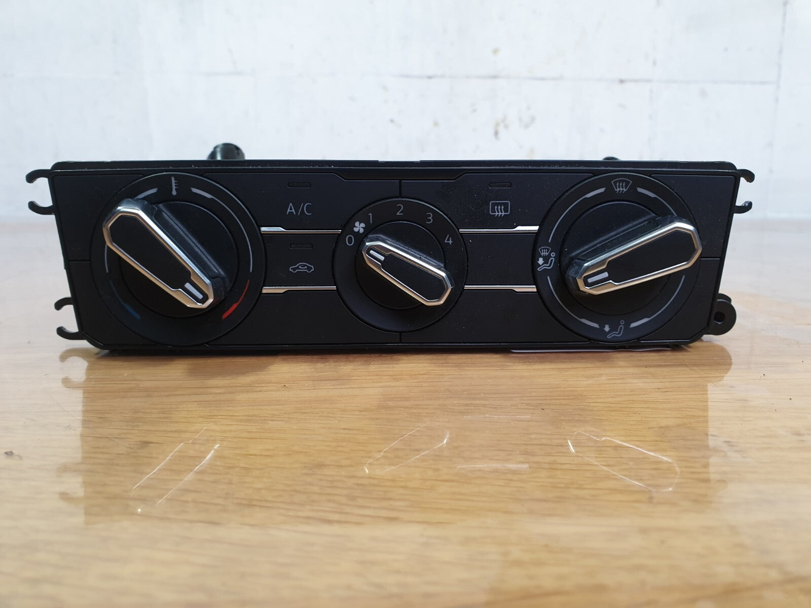 VW POLO MATCH 1.0 PETROL 2021 A/C CLIMATE HEATER CONTROL PANEL SWITCH 2G2820045K - Image 1