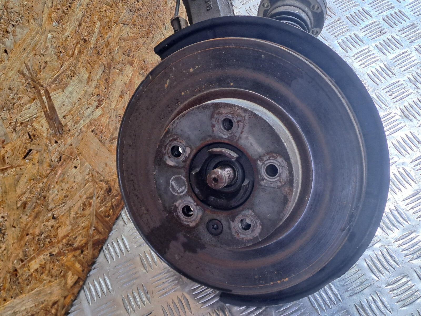 ✅Porsche Cayenne V6 2010 3.6 Petrol FRONT LEFT SUSPENSION LEG HUB 7L0407257A - Image 3