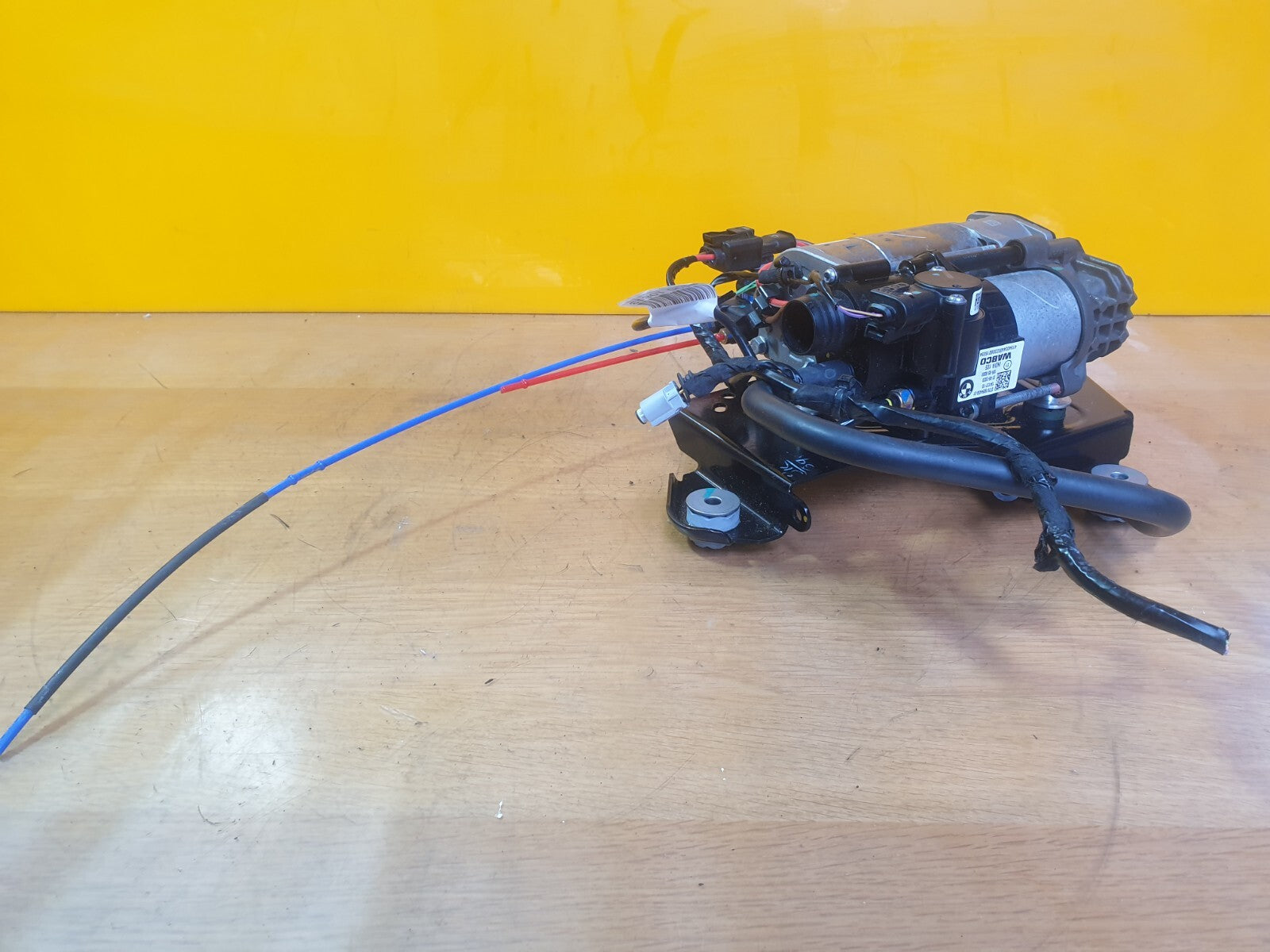 ebay-src:https://i.ebayimg.com/00/s/mtiwmfgxnjaw/z/jvcaaoswtcdmcvou/$_57.jpg