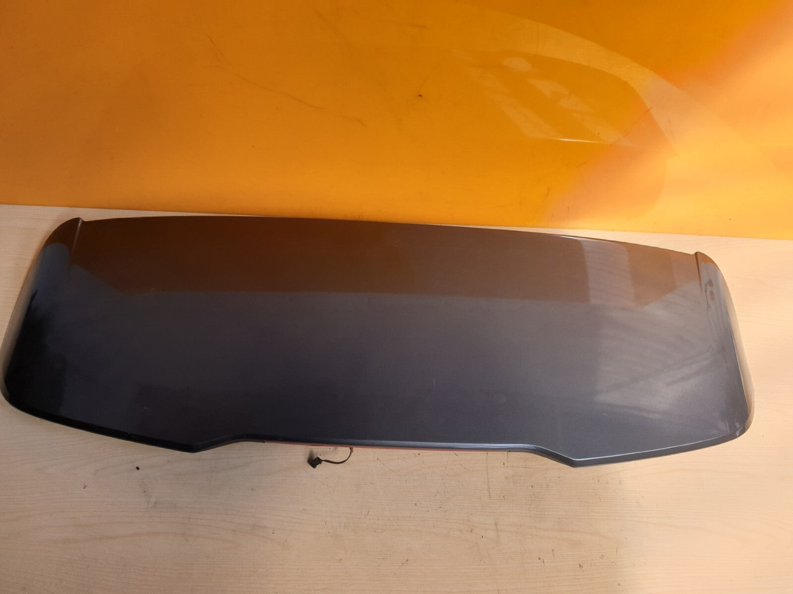 2013 VOLVO V40 TAILGATE SPOILER 31253973-01 X00 - Image 1