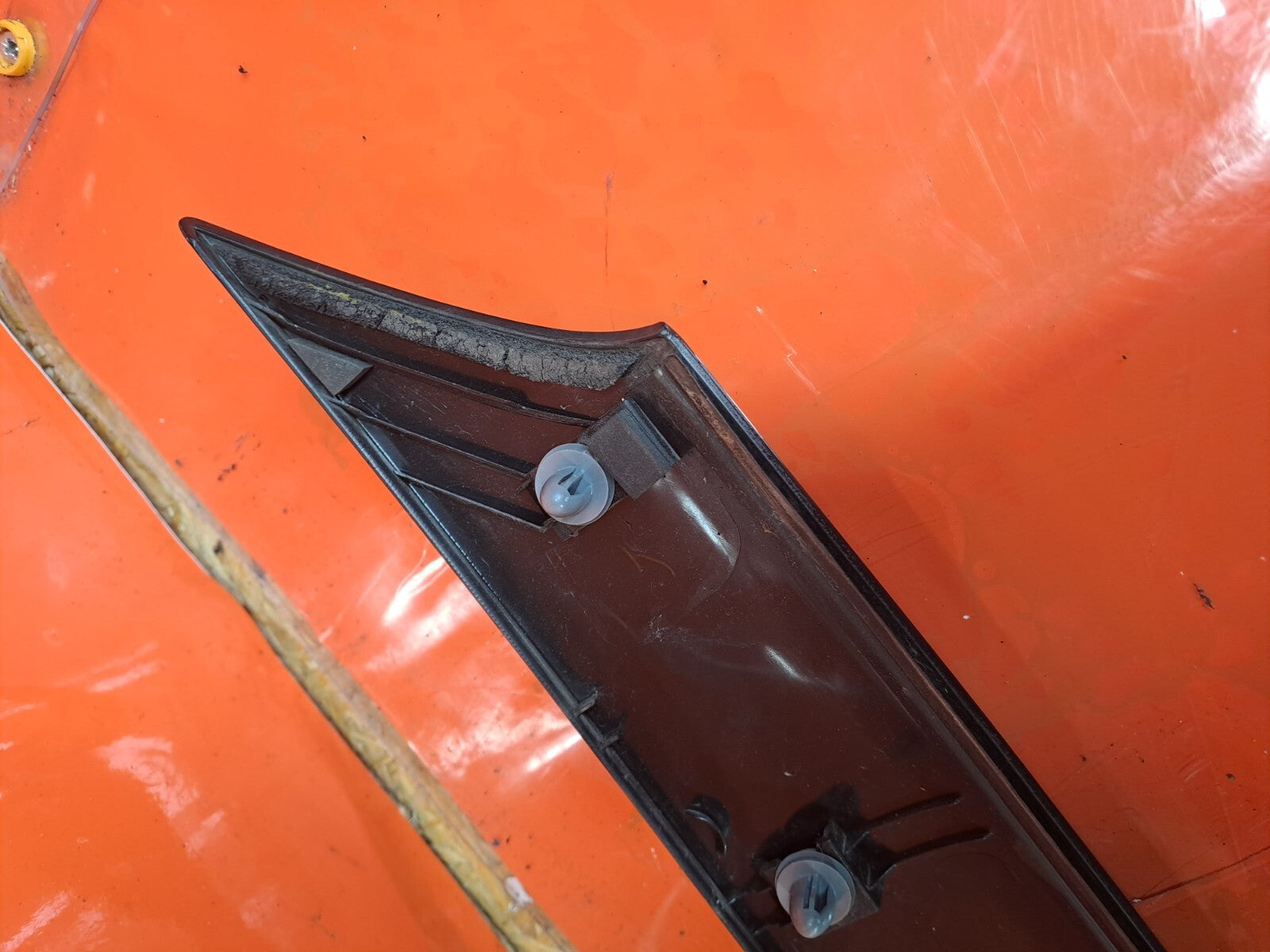 ✅2016 SSANGYONG TIVOLI ElX 1.6D FRONT LEFT A PILLAR TRIM MOLDING 7921035010 A279 - Image 5