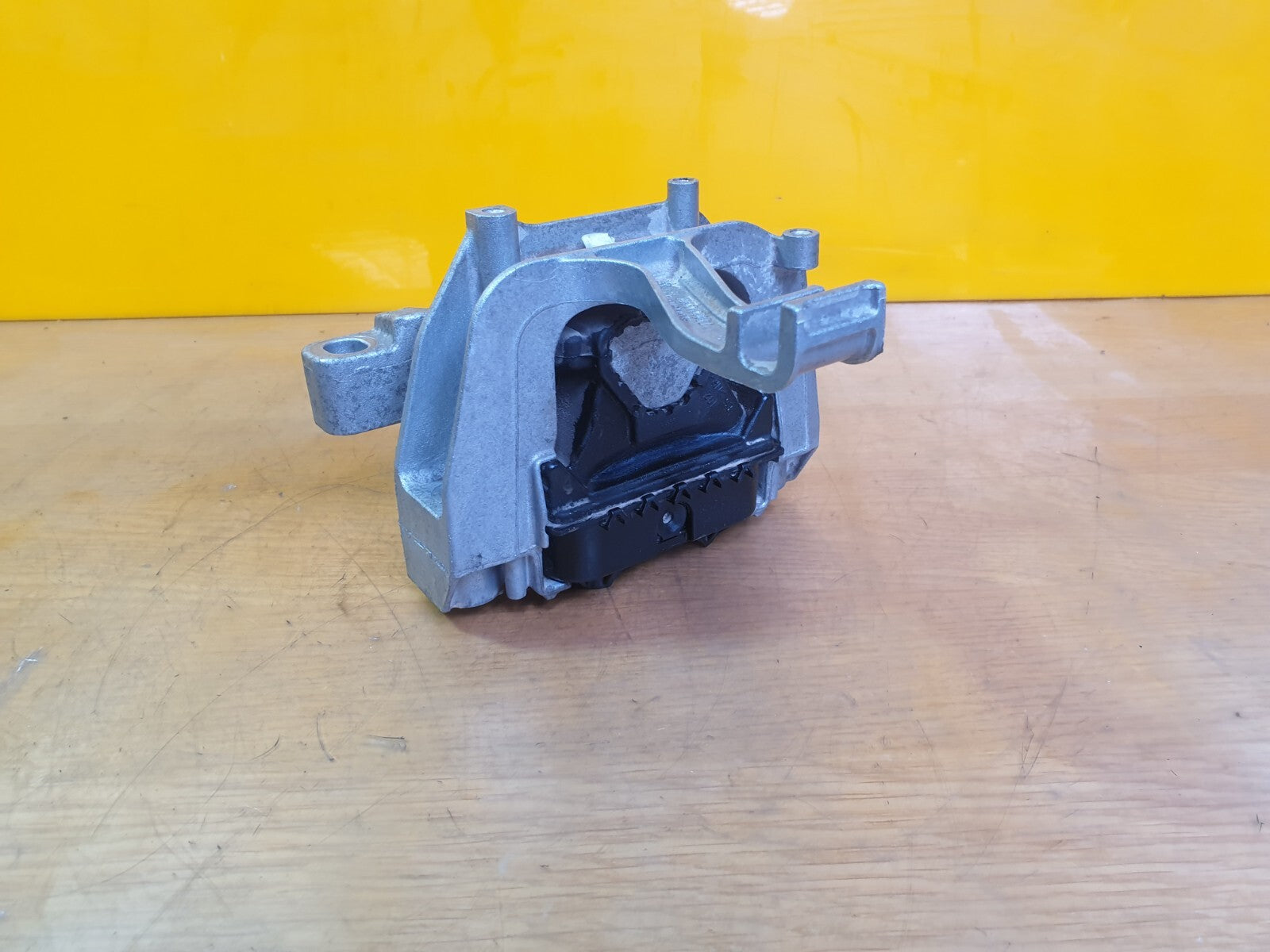 ebay-src:https://i.ebayimg.com/00/s/mtiwmfgxnjaw/z/bnqaaoswejzmby76/$_57.jpg