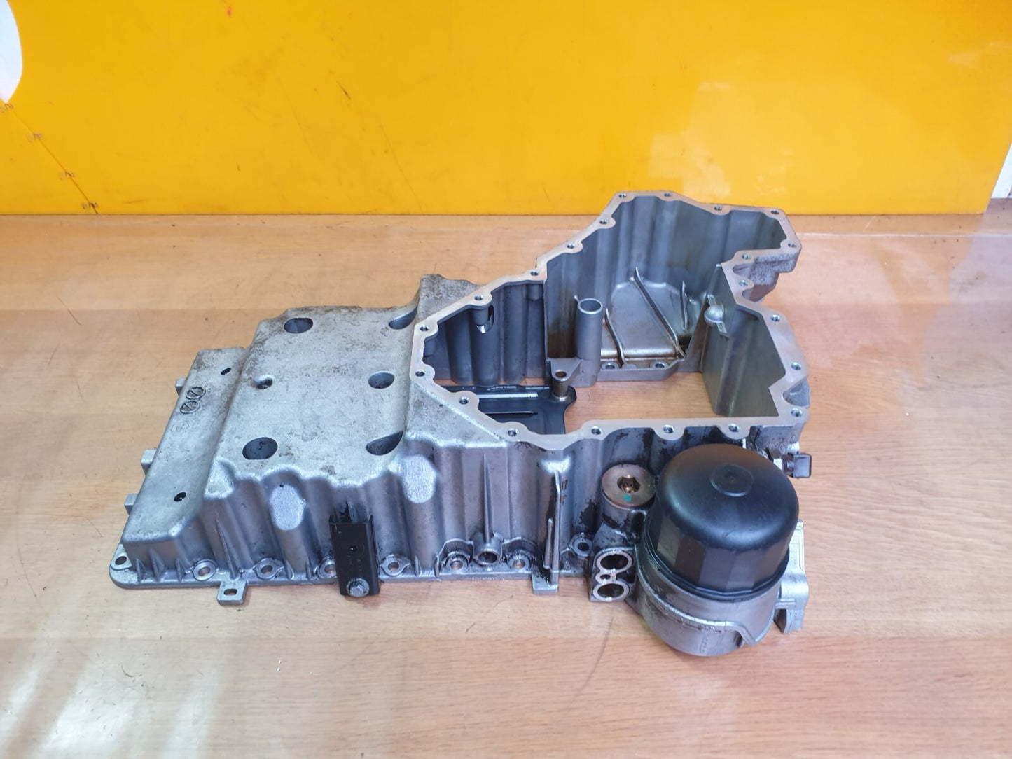 ✅2014 BMW 5 SERIES F11 4.4P ENGINE UPPER OIL PAN 7605524 70524165 +WARRANTY A153 - Image 2