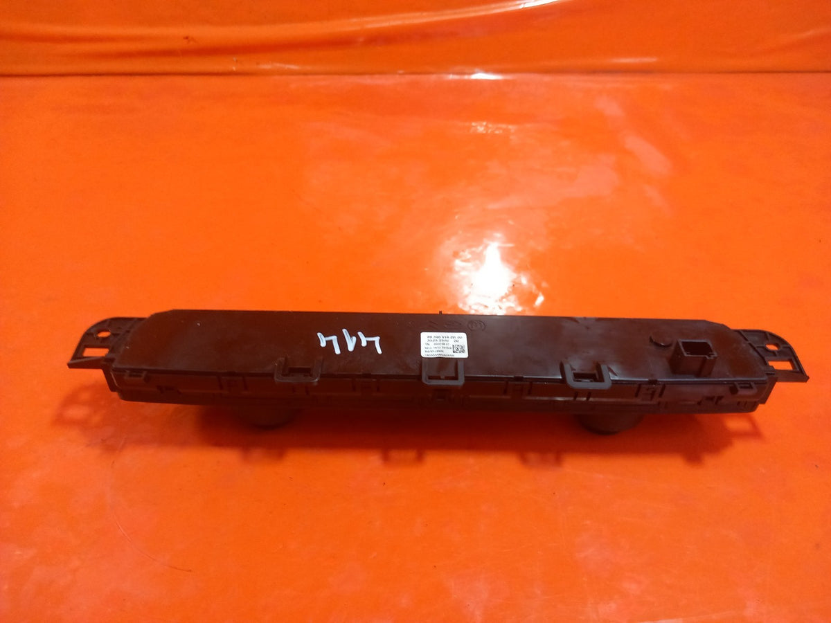 ebay-src:https://i.ebayimg.com/00/s/mtiwmfgxnjaw/z/bwiaaeswbavqvlwk/$_57.jpg