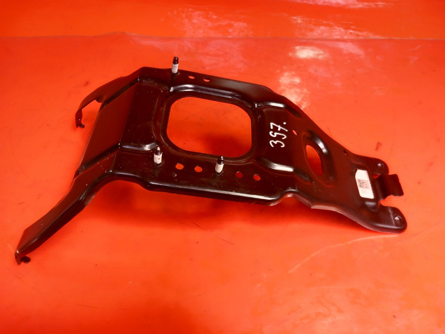 Mercedes Gle 450D AMG 3.0 Diesel 2025 Front Distance Radar Sensor Bracket A397 - Image 9