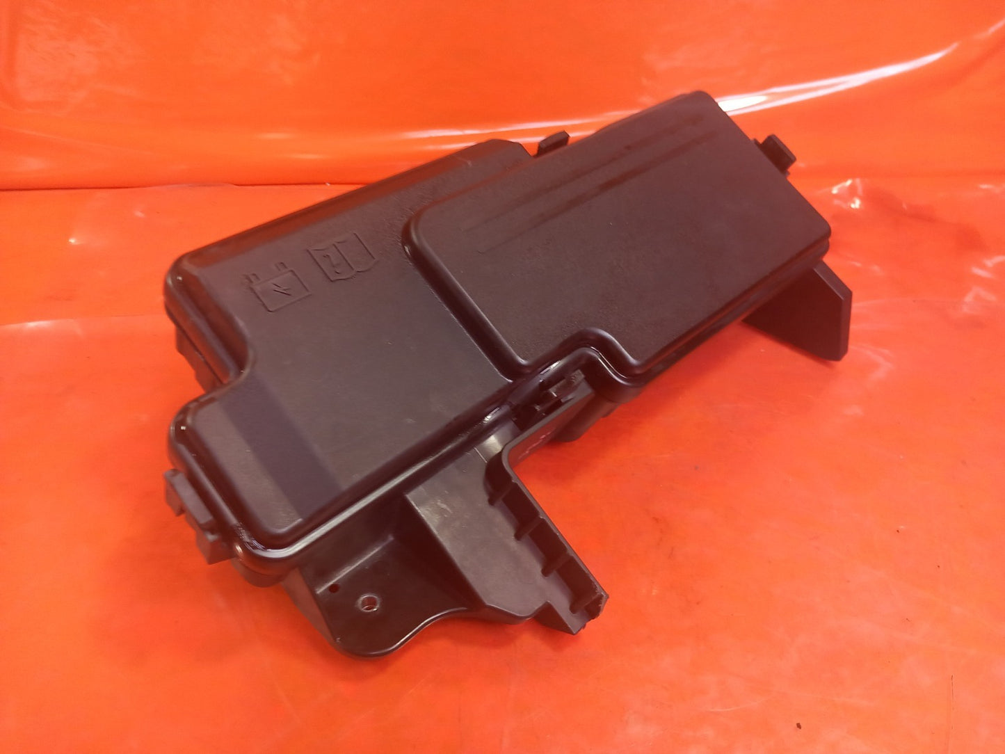Land Rover Defender L663 3.0 Diesel 2025 Fuse Box Housing S8B214A076BA Warranty - Image 9