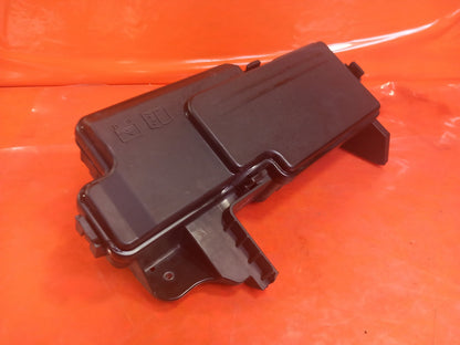 Land Rover Defender L663 3.0 Diesel 2025 Fuse Box Housing S8B214A076BA Warranty - Image 9