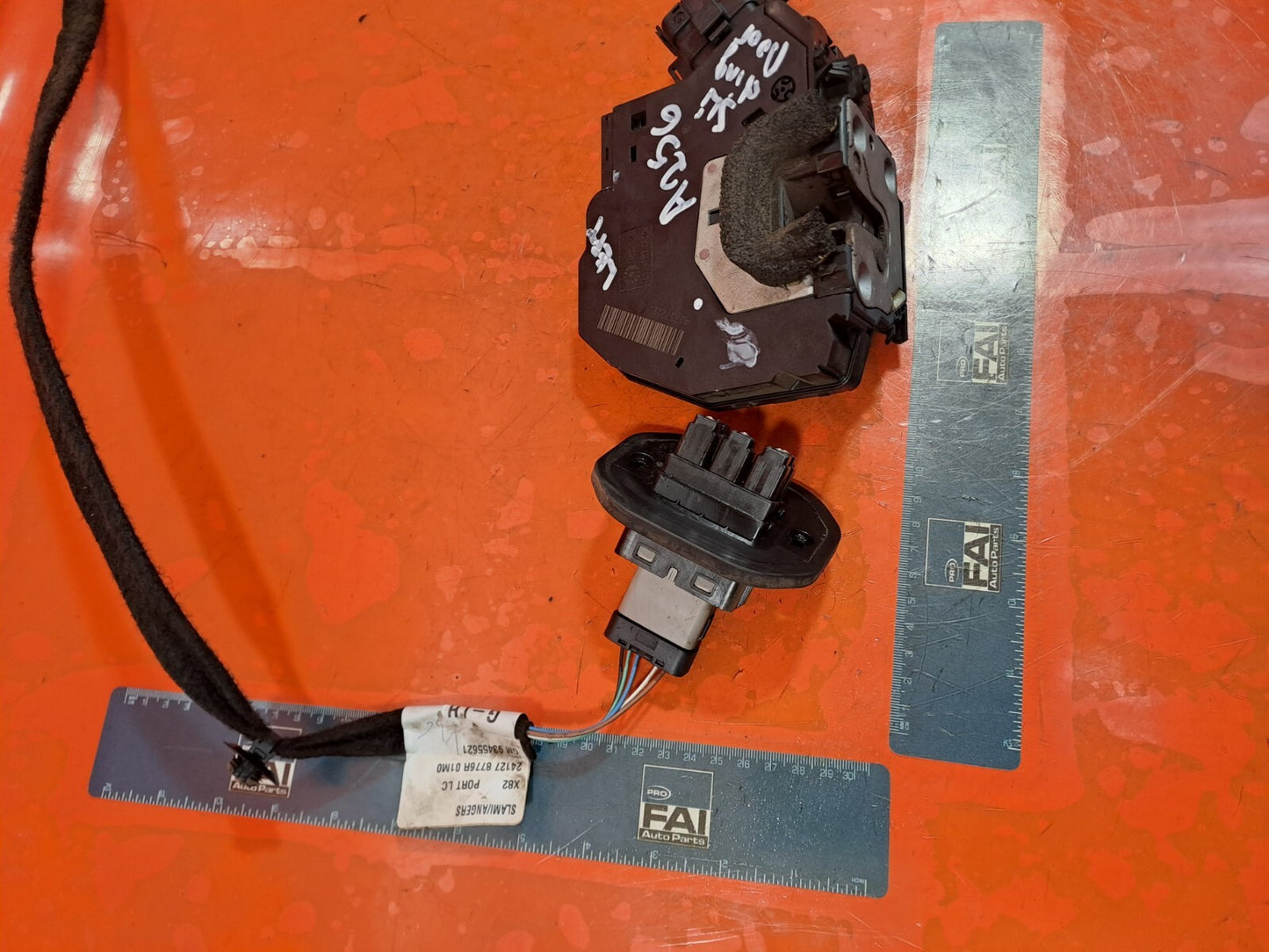✅2016 RENAULT TRAFIC MK3 Sl27 1.6D LEFT SLIDING DOOR LOCK LATCH 825037886R A256 - Image 4