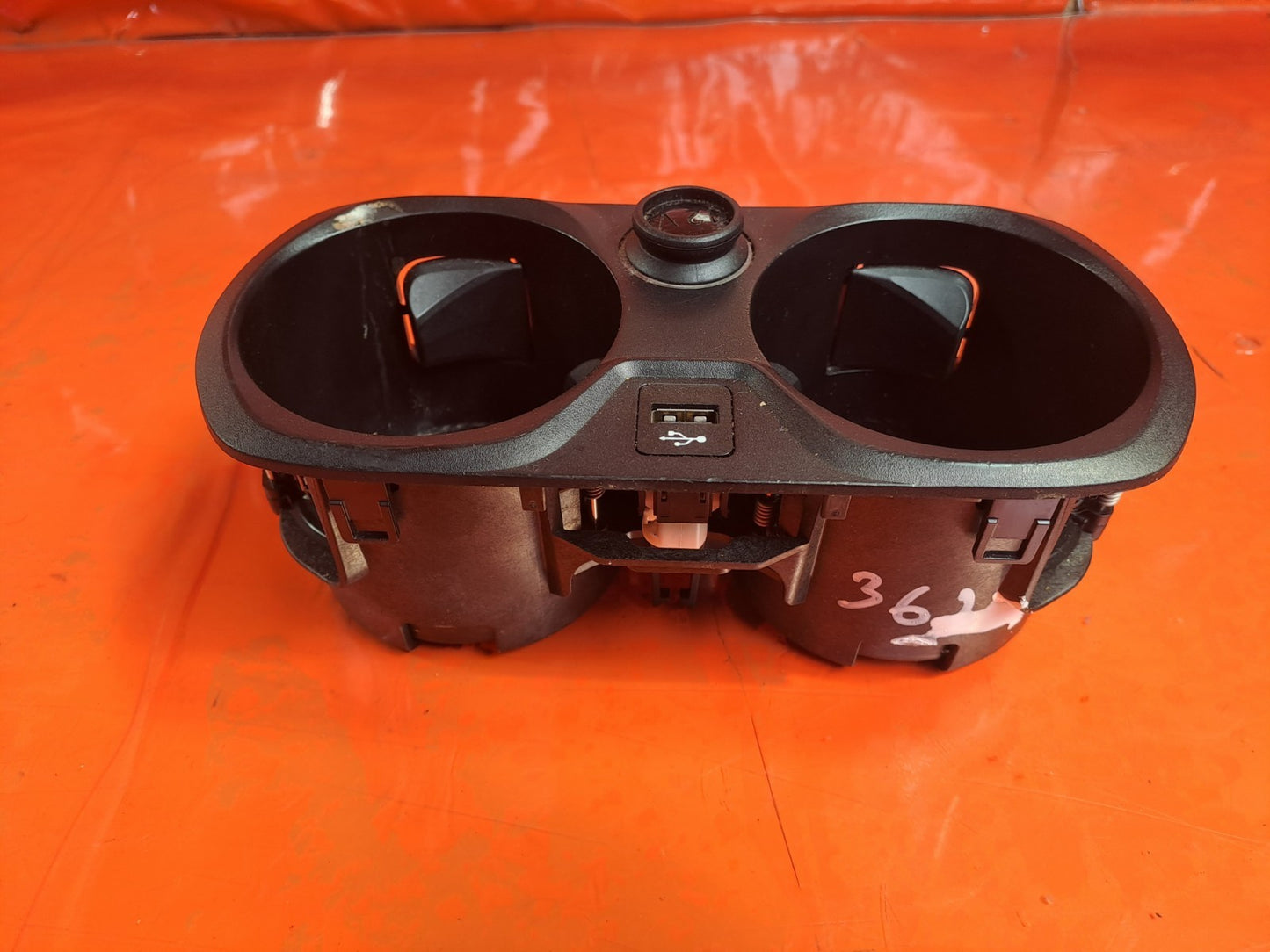 ✅BMW G20 318D M Sport 2.0 Diesel 2021 Centre Console Cup Holder 6806798 83323001 - Image 5