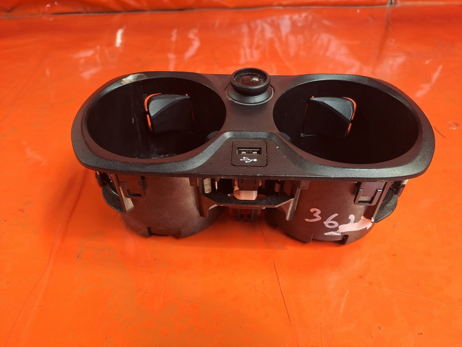 ✅BMW G20 318D M Sport 2.0 Diesel 2021 Centre Console Cup Holder 6806798 83323001 - Image 5