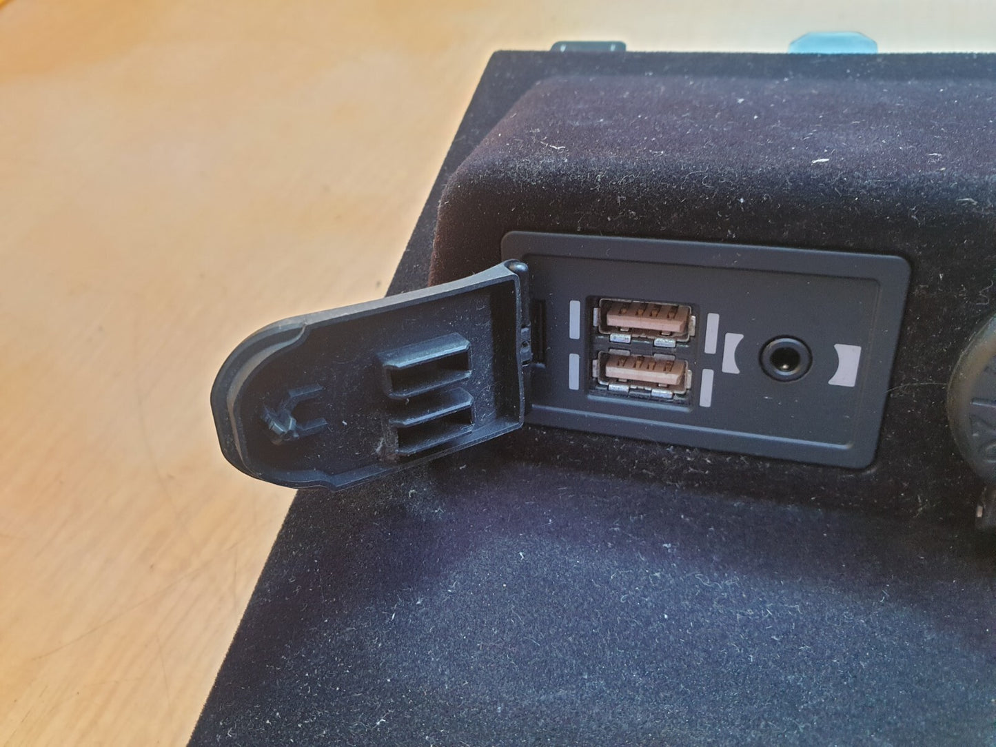 ✅2019 Lexus NX 300H Center Console AUX Jack & USB Switch 86190-11010 A146 - Image 6