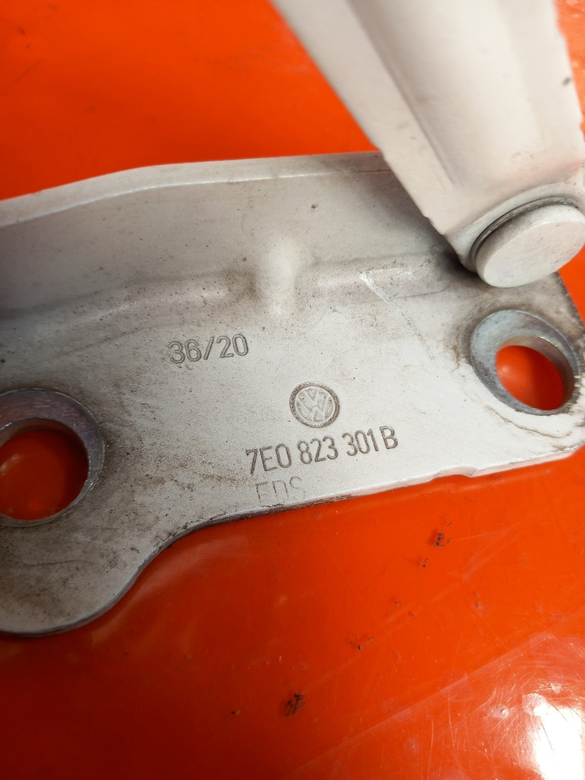 VW Transporter T30 2.0 Diesel 2021 Bonnet Hinges Pair 7E0823301B 7E0823302B A410 - Image 10