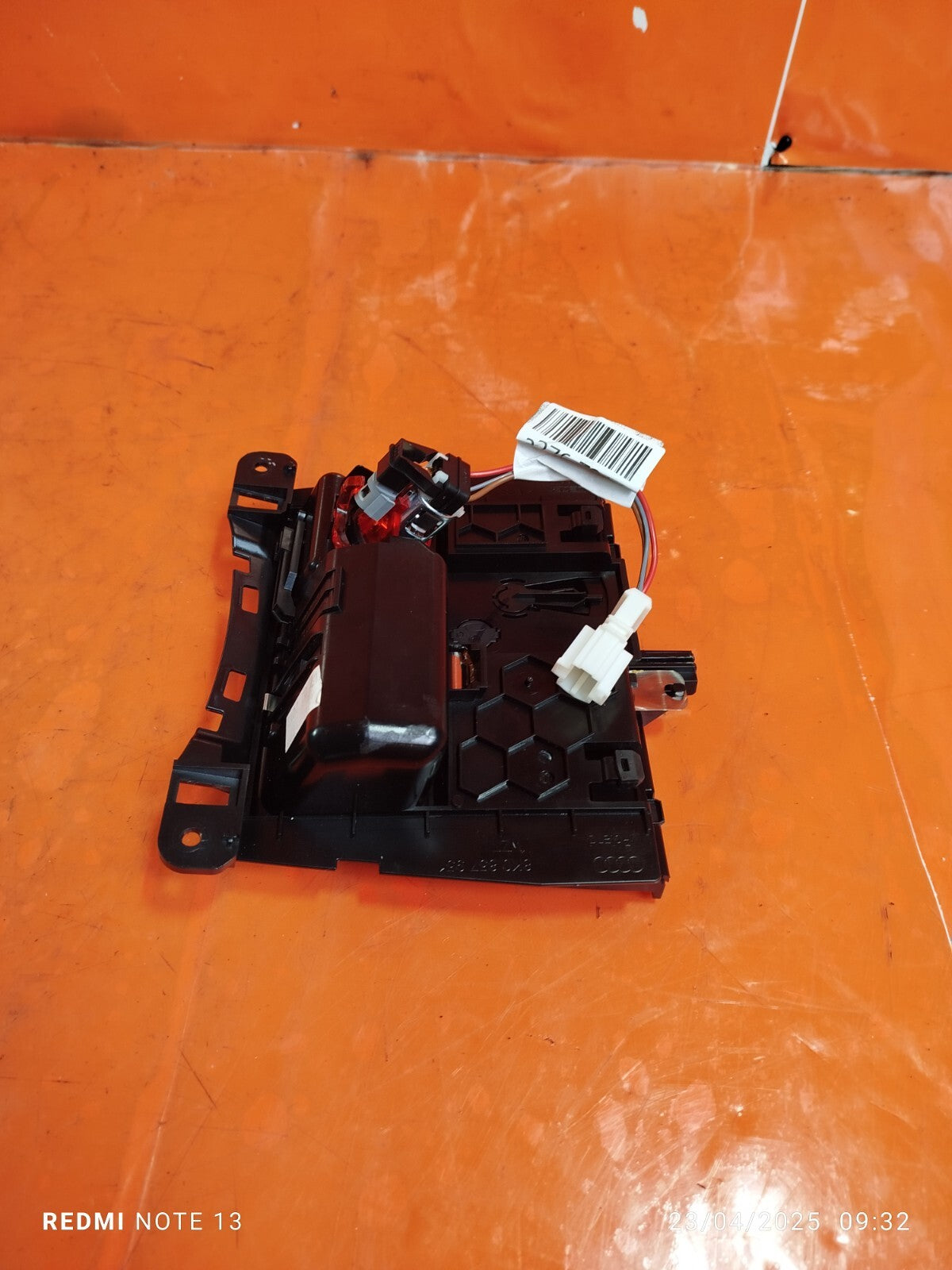 ✅AUDI Q5 S LINE 2.0 PETROL 2012 CENTRE CONSOLE STORAGE COMPARTMENT 8K0857965 - Image 6