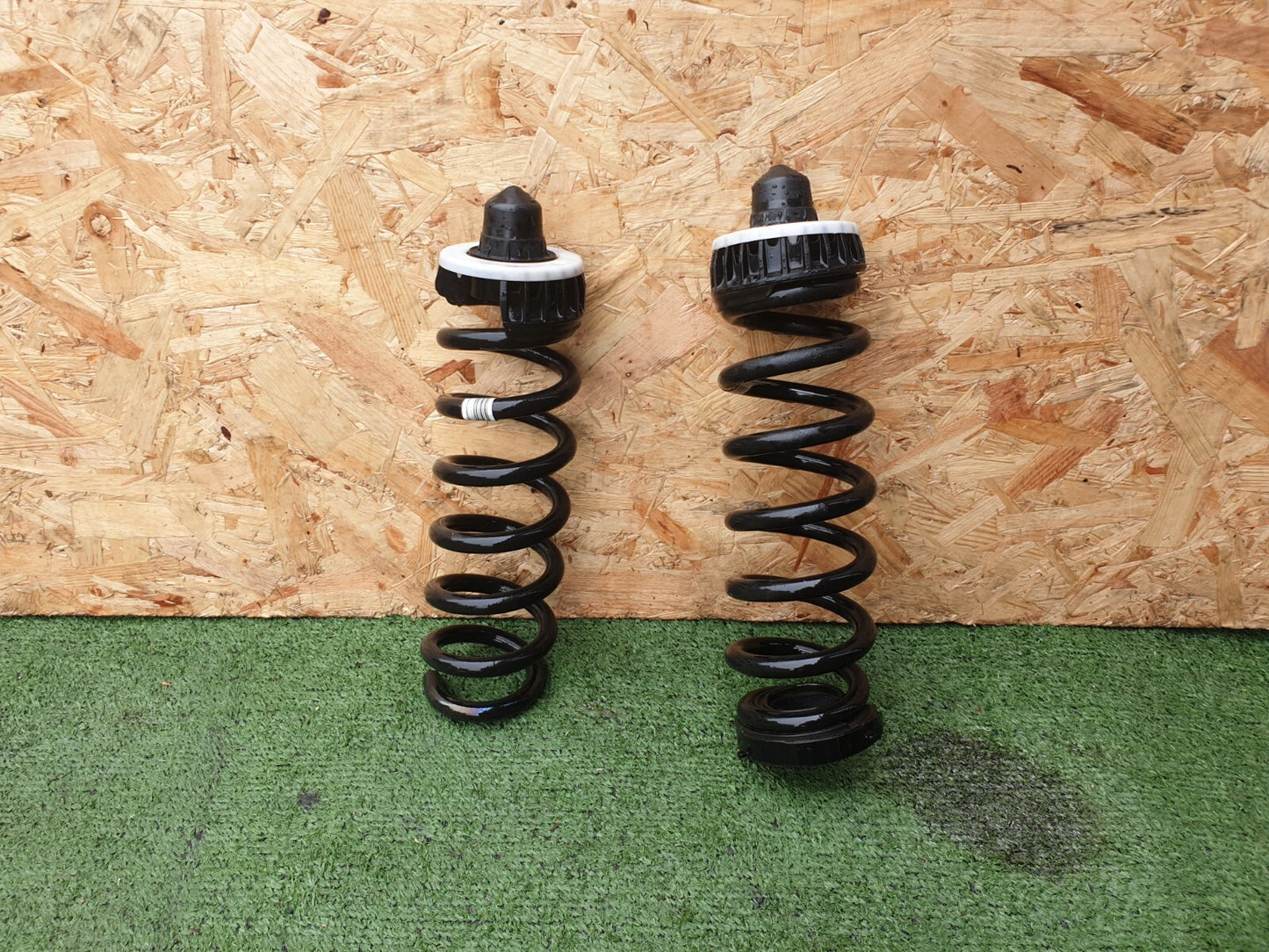 ✅2023 BMW Z4 G29 2.0P REAR SHOCK SPRINGS PAIR 6875395 + WARRANTY A171 - Image 1
