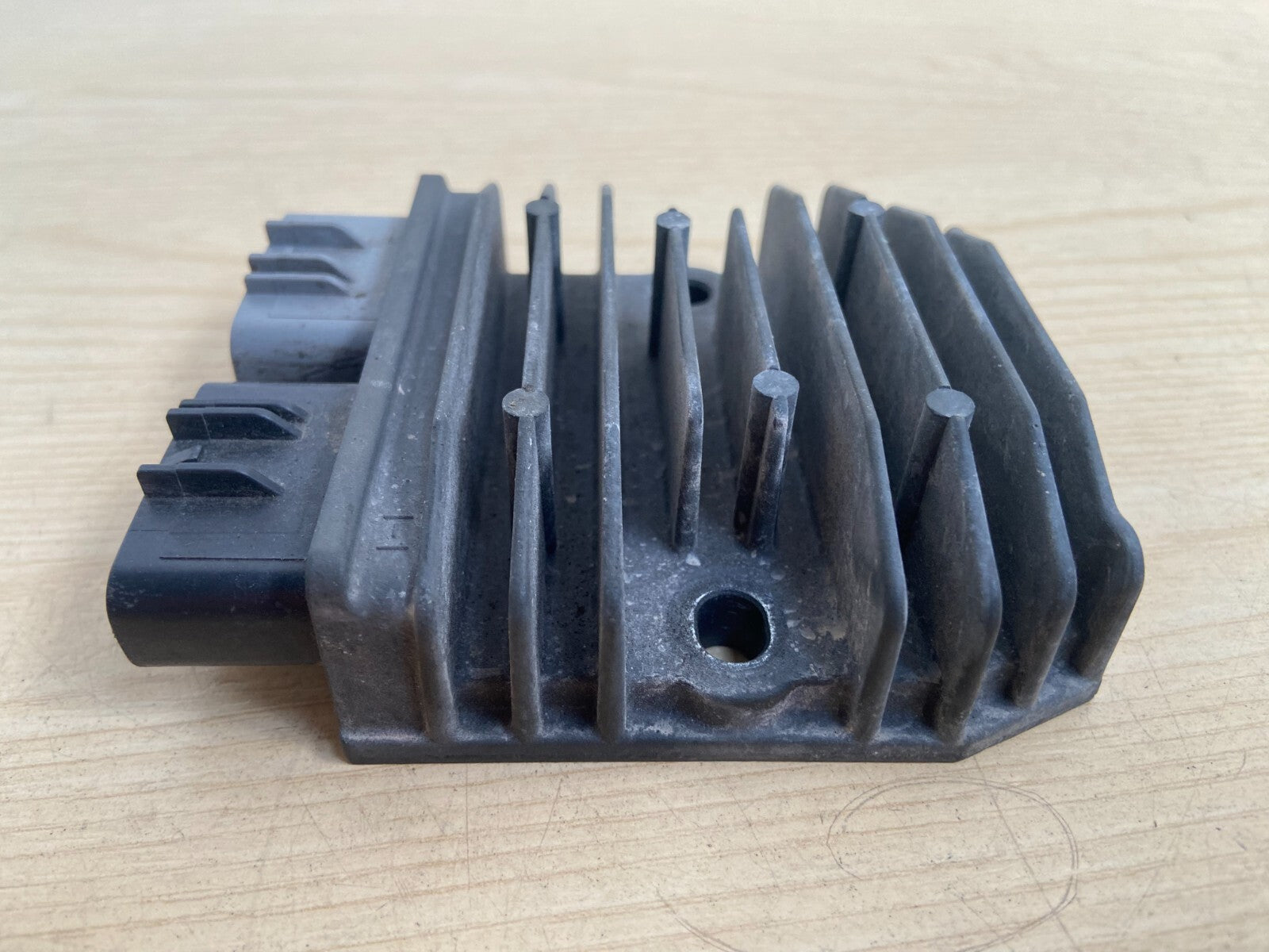 YAMAHA XVS1300C 1.3 PETROL 2015 VOLTAGE REGULATOR RECTIFIER SH821AA A031 - Image 1
